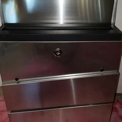 Mounted Mailbox With Key