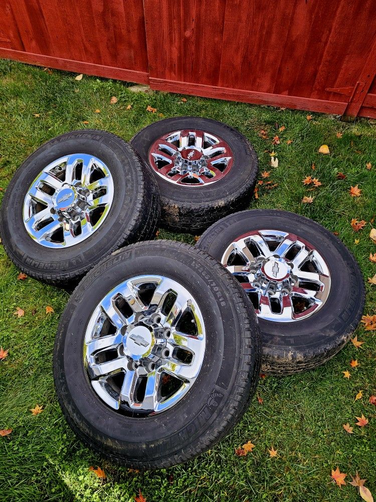 Chevy silverado 2500/3500 18 inch wheels rims set with tires