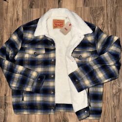 New Men’s Size Medium Levi’s plaid Sherpa Jacket 