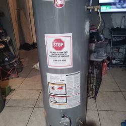 RHEEM 40 GALLON WATER HEATER FREE INSTALL & HOSES