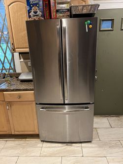 Stainless Steel Refrigerator W/ice Maker 