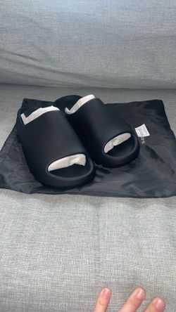 Yeezy Slides Size 11