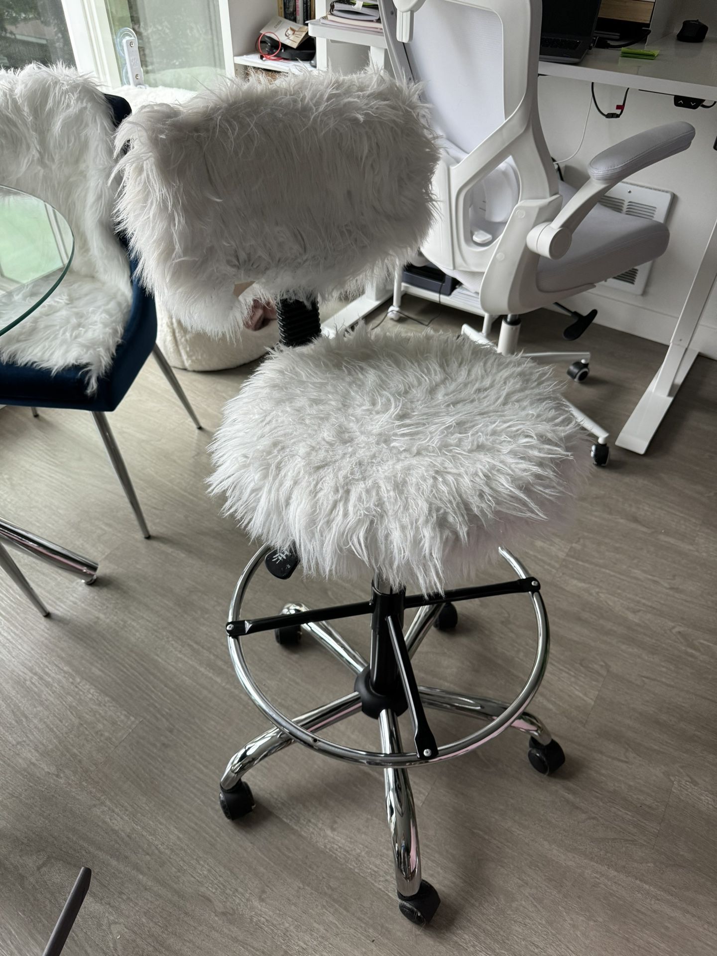 FREE White Fur Office Chair/Drafting Stool PICK UP IN CAP HILL SEATTLE ONLY