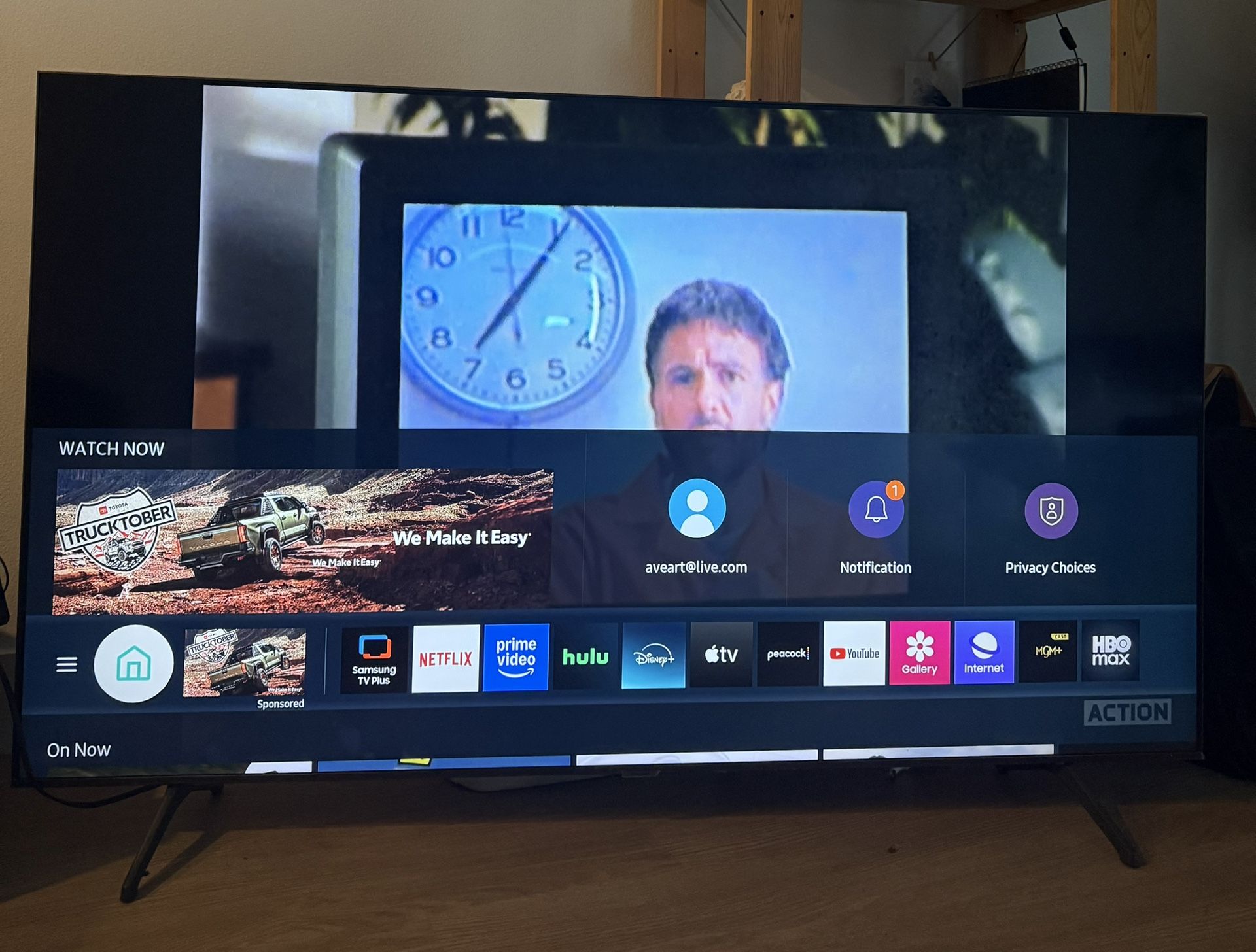 Samsung 65″ Smart 4K TV – Excellent Condition, Minor Crack on Back (UN65TU7000F)
