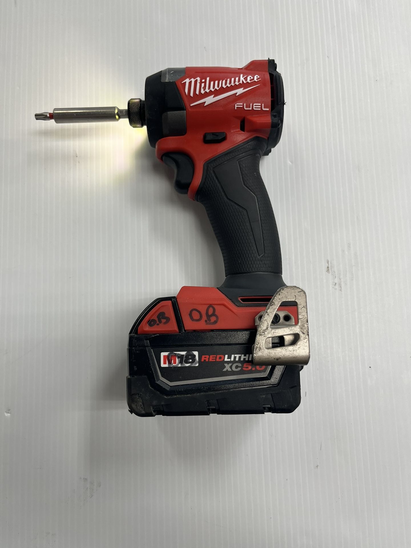 MILWAUKEE 2953-20 M18 FUEL 1/4” HEX IMPACT DRIVER IN GOOD CONDITION, WITH BATTERY