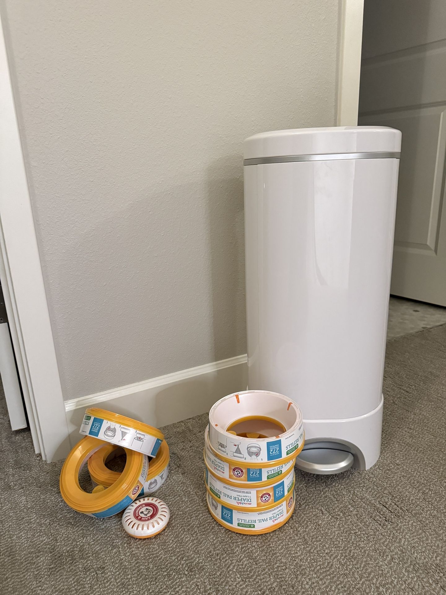 Munchkin Diaper Pail (with Accessories)