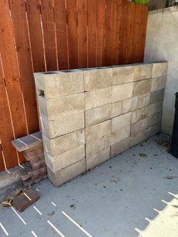 Cinder Blocks / Concrete CMU Blocks & Garden Retaining Wall Blocks