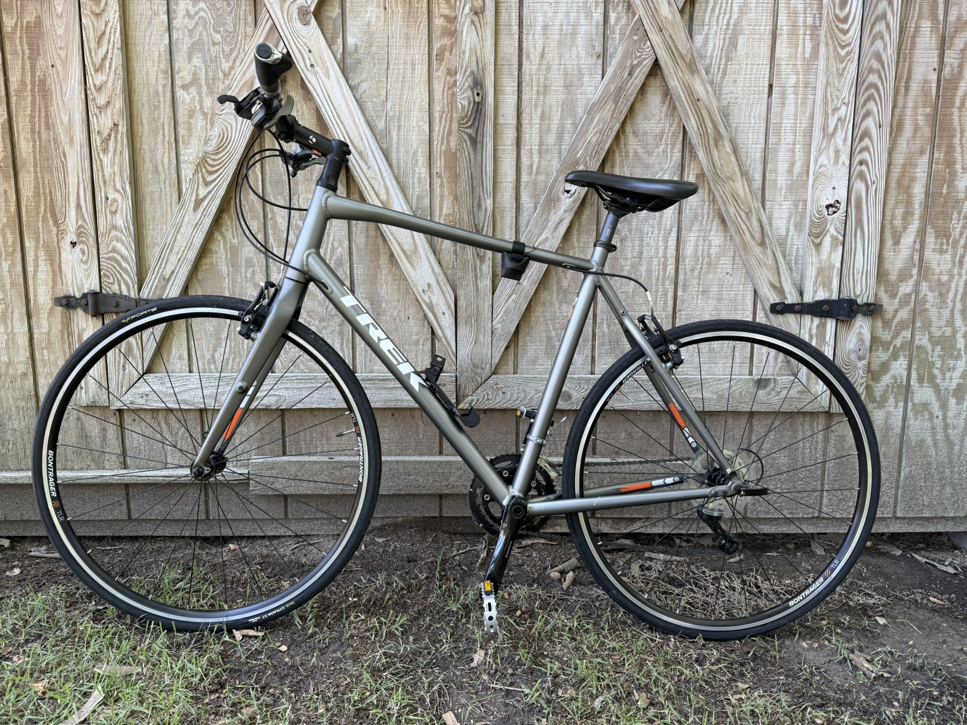 Trek FX 7.5 Hybrid Bike + Kryptonite Locks + Pump – $450