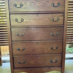 Vintage Dresser - 5 Drawers (Good Condition)