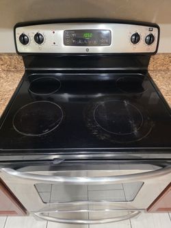 GE Electric Glass-Top Stove/Oven