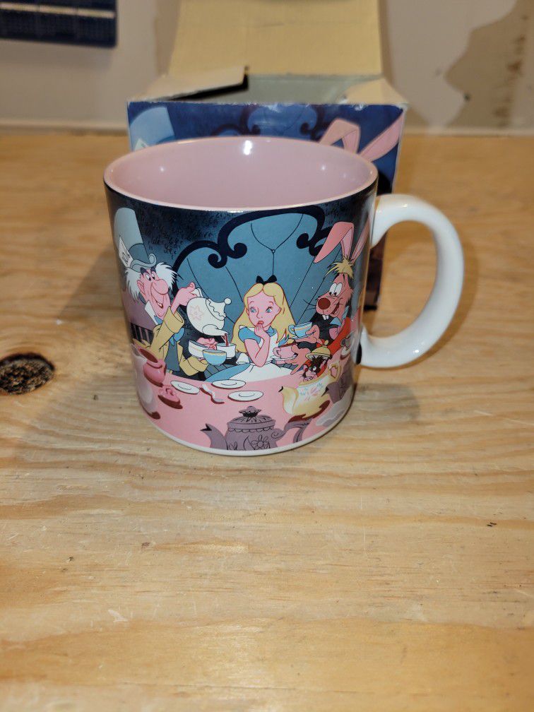 Walt Disney. Alice In Wonderland.12oz Coffee Mug.Vintage.Made In Japan.