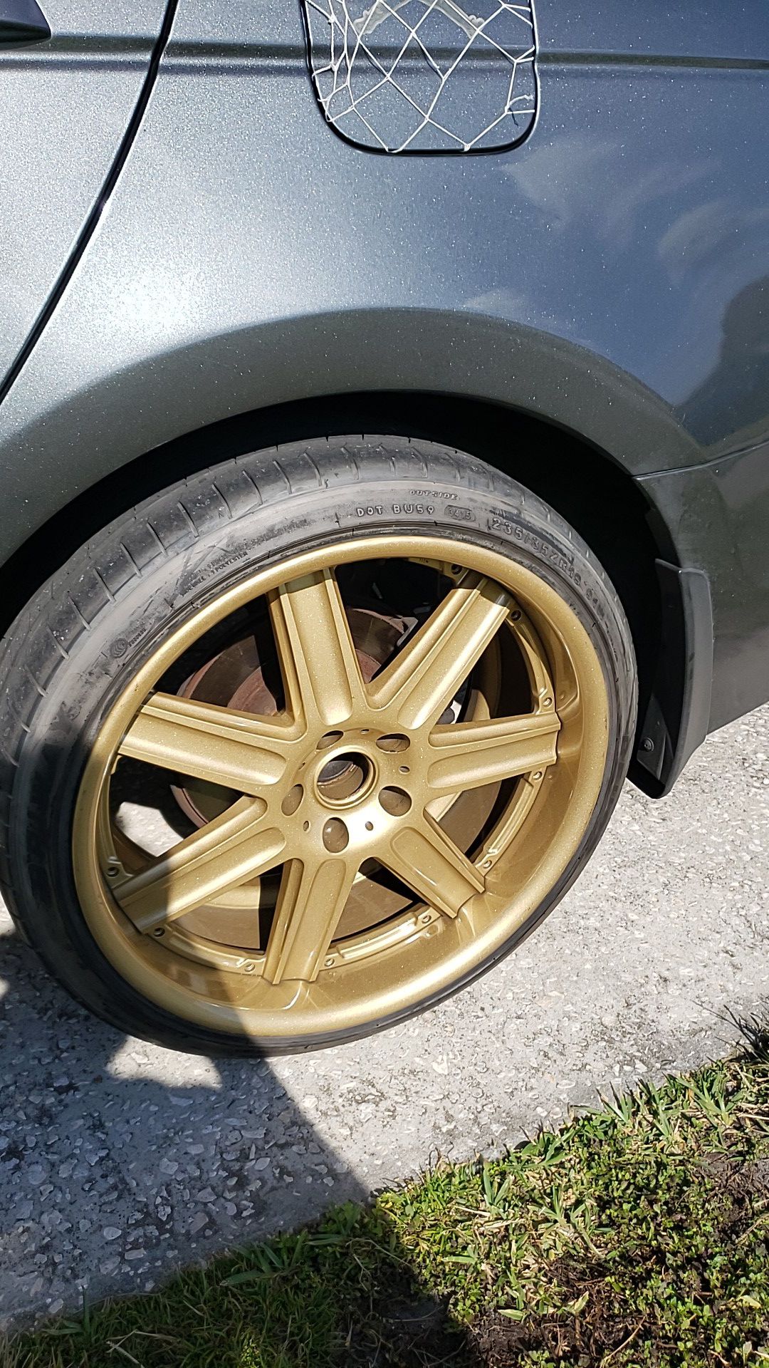 gold 19" rim in perfect conditions