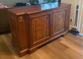 Ethan Allen TV Stand / Entertainment Center
