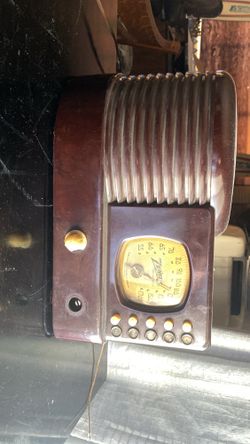 Vintage Zenith 5-R-312 Beehive Tube Radio