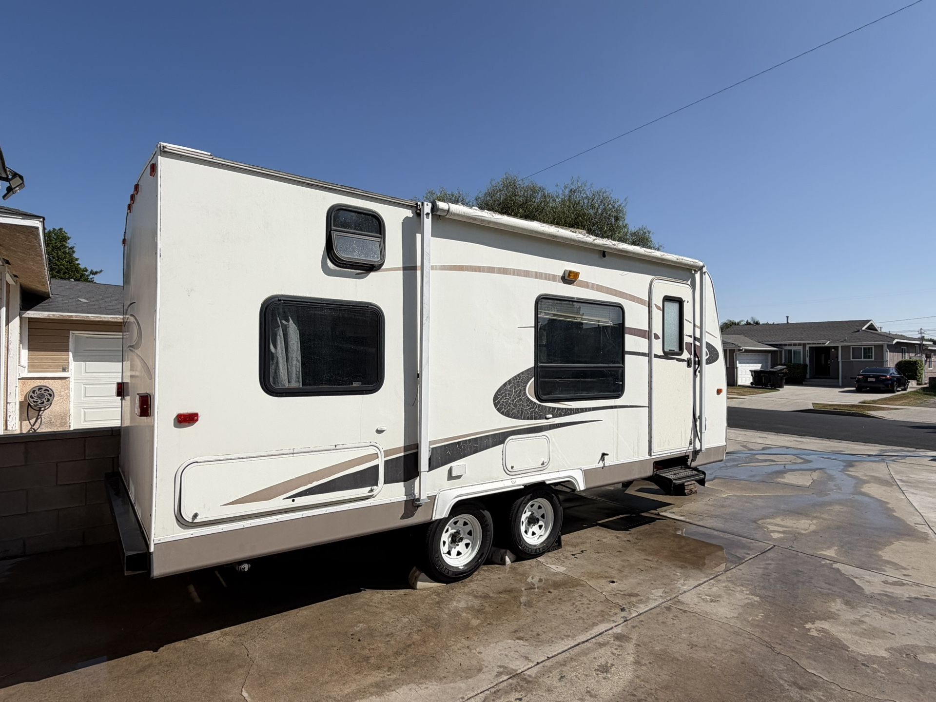 2005 Prowler RV Trailer