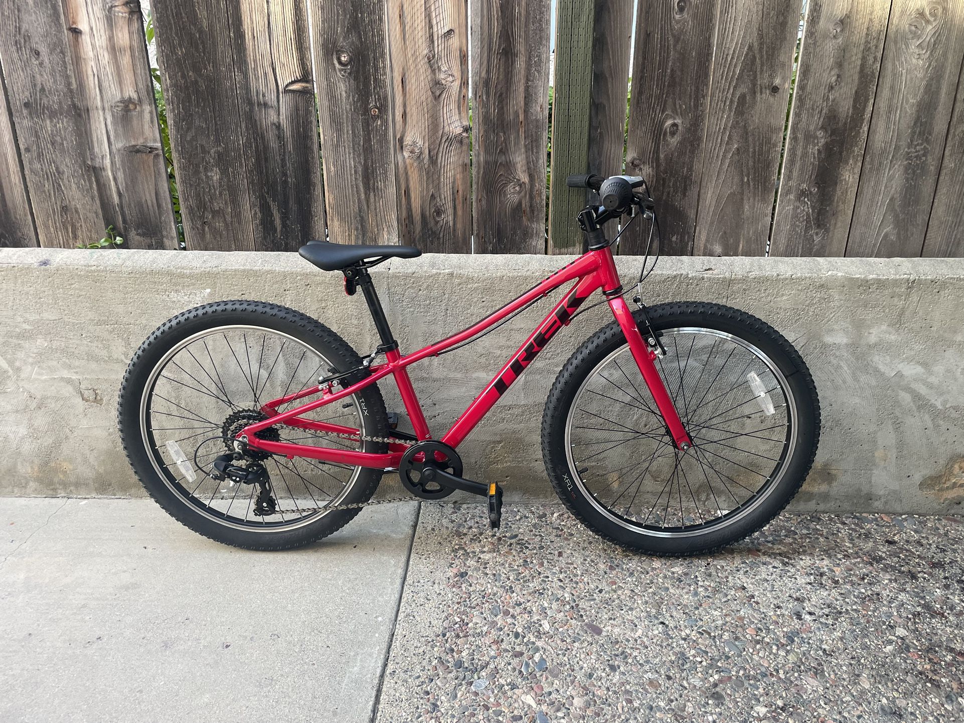 Trek Precaliber 24” Tires 8 Speed Kids Mountain Bike