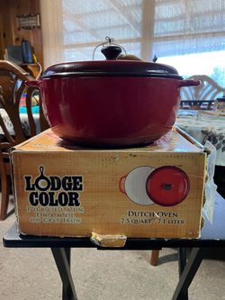 New…. Lodge Color Porcelain Enamel on Cast Iron Dutch Oven, with a capacity of 7.5 quarts (7.1 liters)