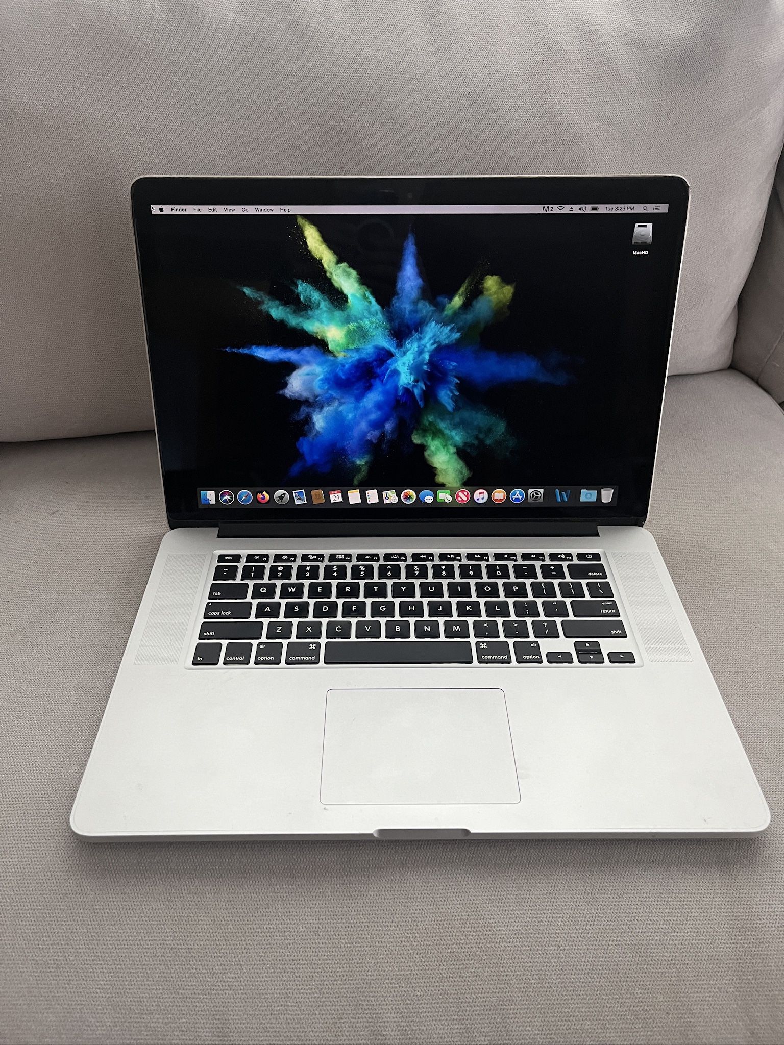 2015 MacBook Pro 15 inch quad core I7/16GB/256GB
