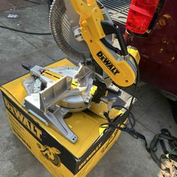 DEWALT
15 Amp Corded 12 in. Compound Double Bevel Miter Saw