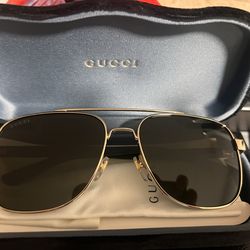 GUCCI / GG0422S / Standard sunglasses