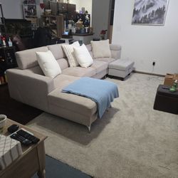 Sectional 4 Pierces/tan