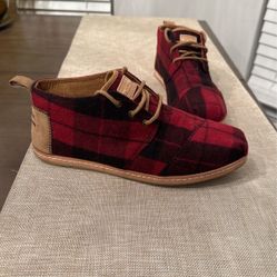 *New* Toms Women’s Black & Red Plaid Loafers 