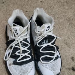 Kyrie 5s Men Size 8.5