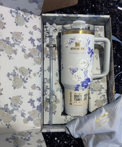 🎁🎄🎅Stanley White and Blue Floral 🎁🎅❤️