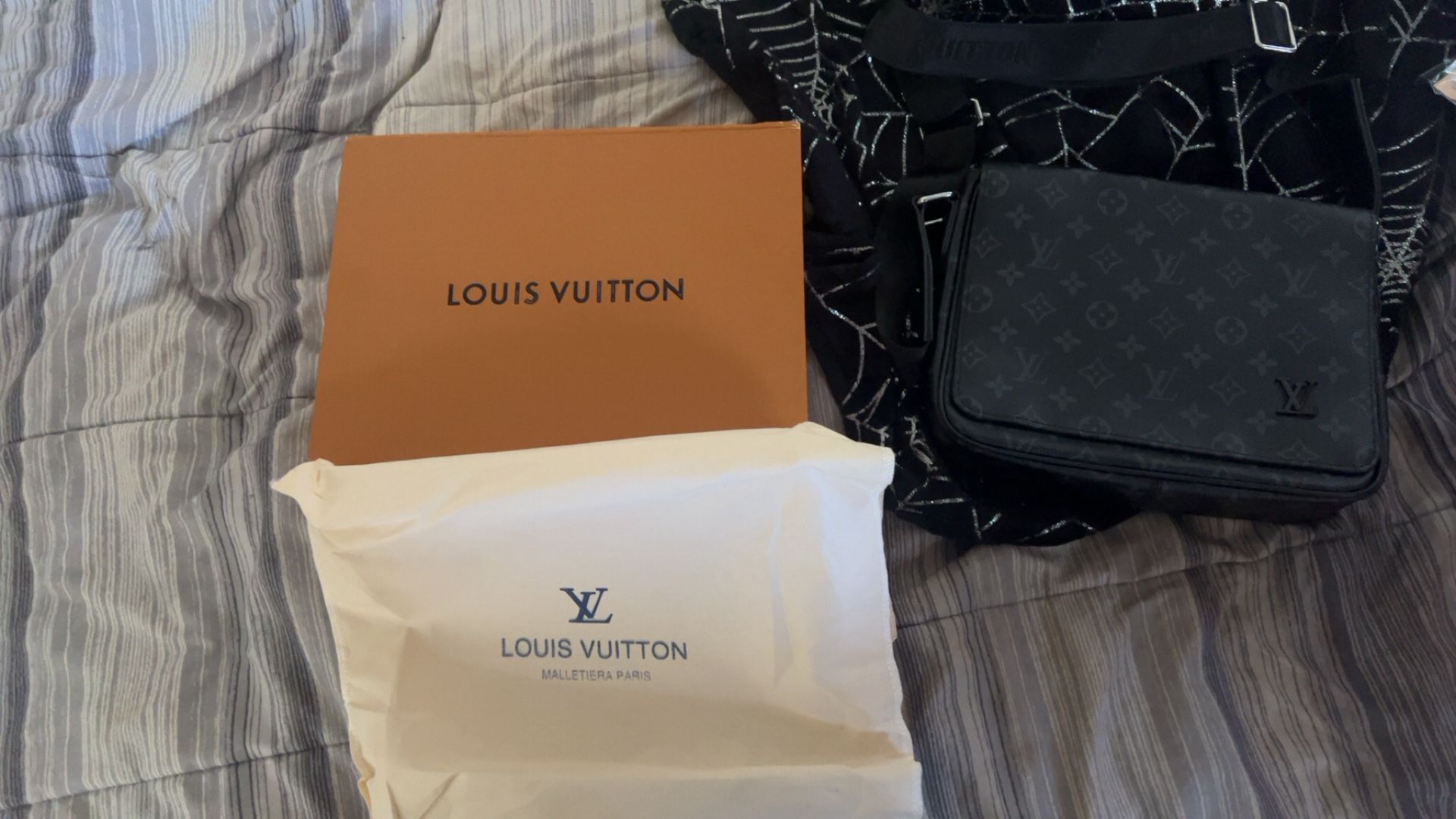 LV Messenger Bag Need Gone!