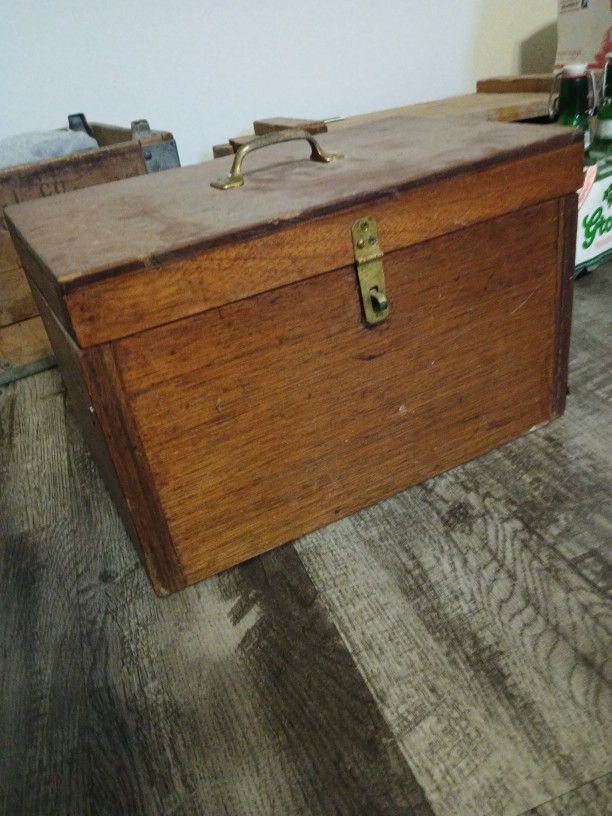 Wooden Chest (Lockable). 