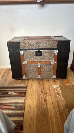 Antique Trunk in Excellent Condition!