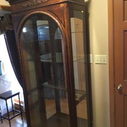 HOWARD MILLER COLLECTOR’S CURIO CABINET