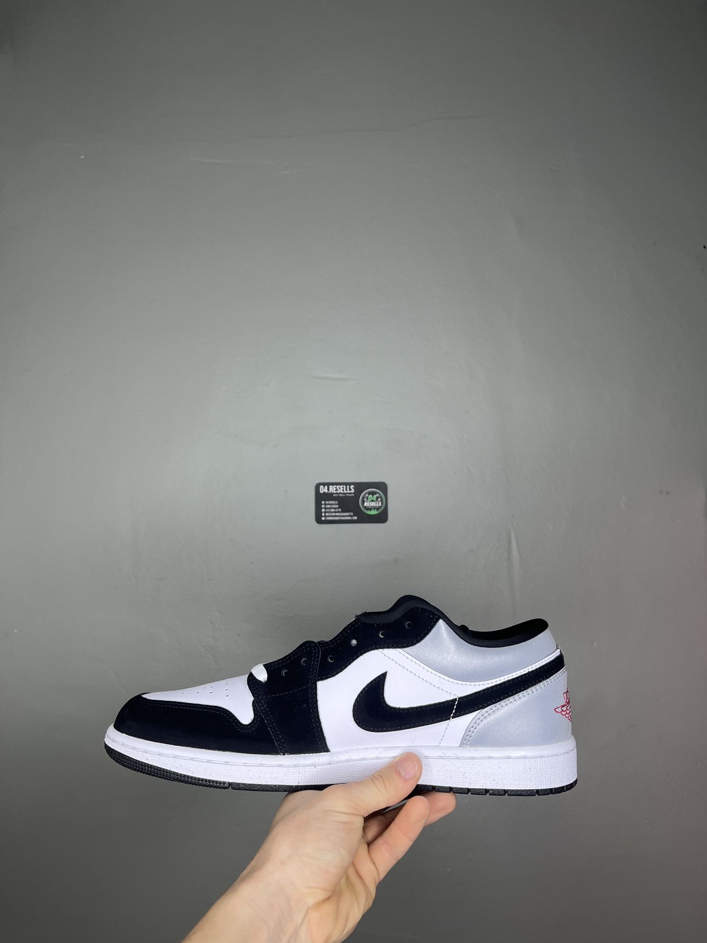Jordan 1 Low SE White Black Metallic Silver
