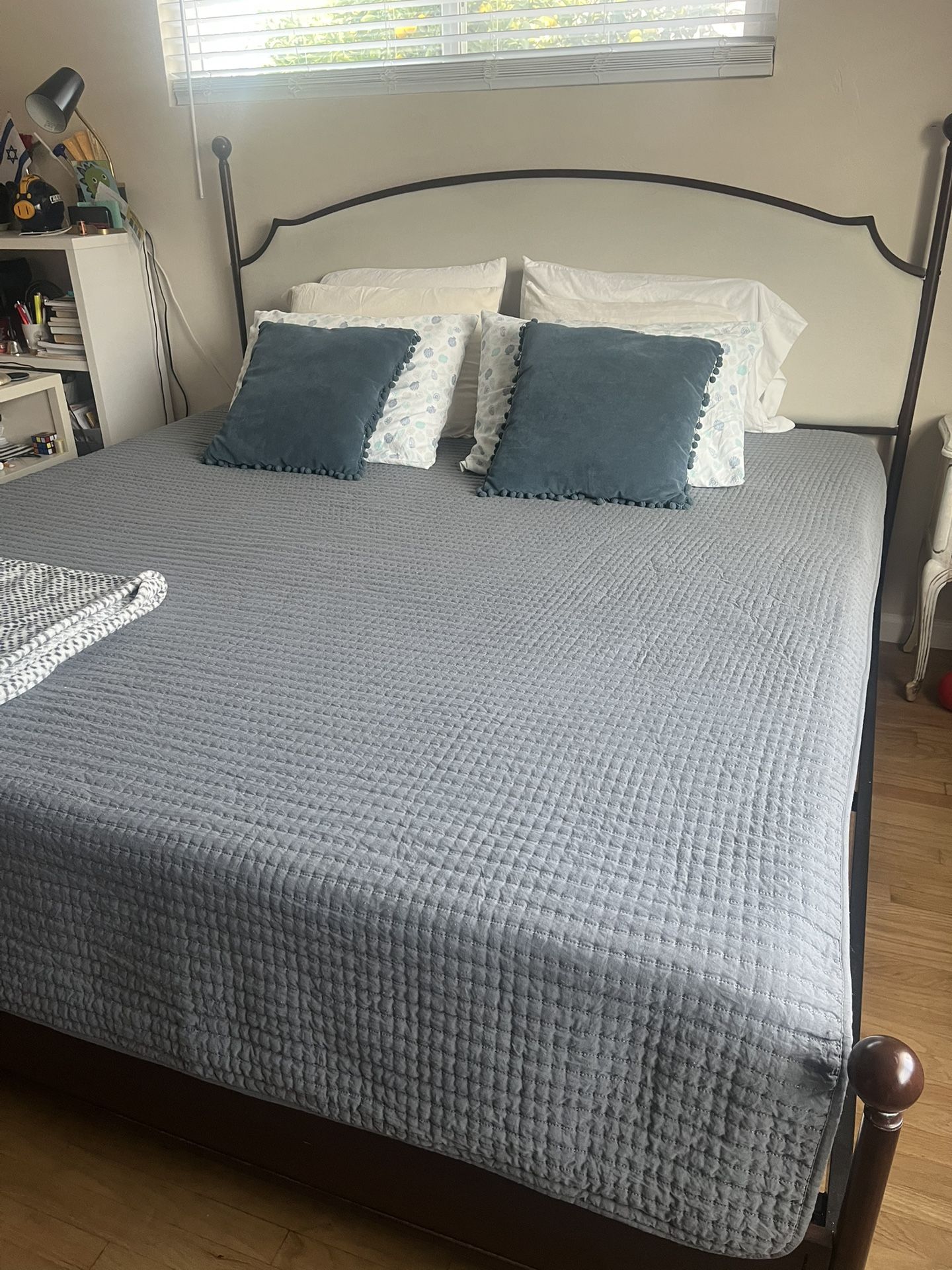 King Size Full Bed With Mattress And Box Spring 