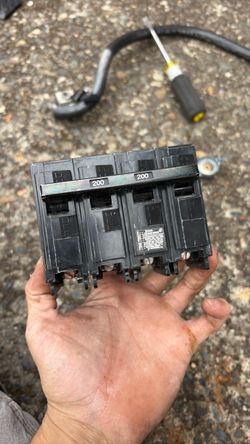 Siemens EQ9685 200 Amp 4-Pole  Main Breaker (w/ feet & screws)