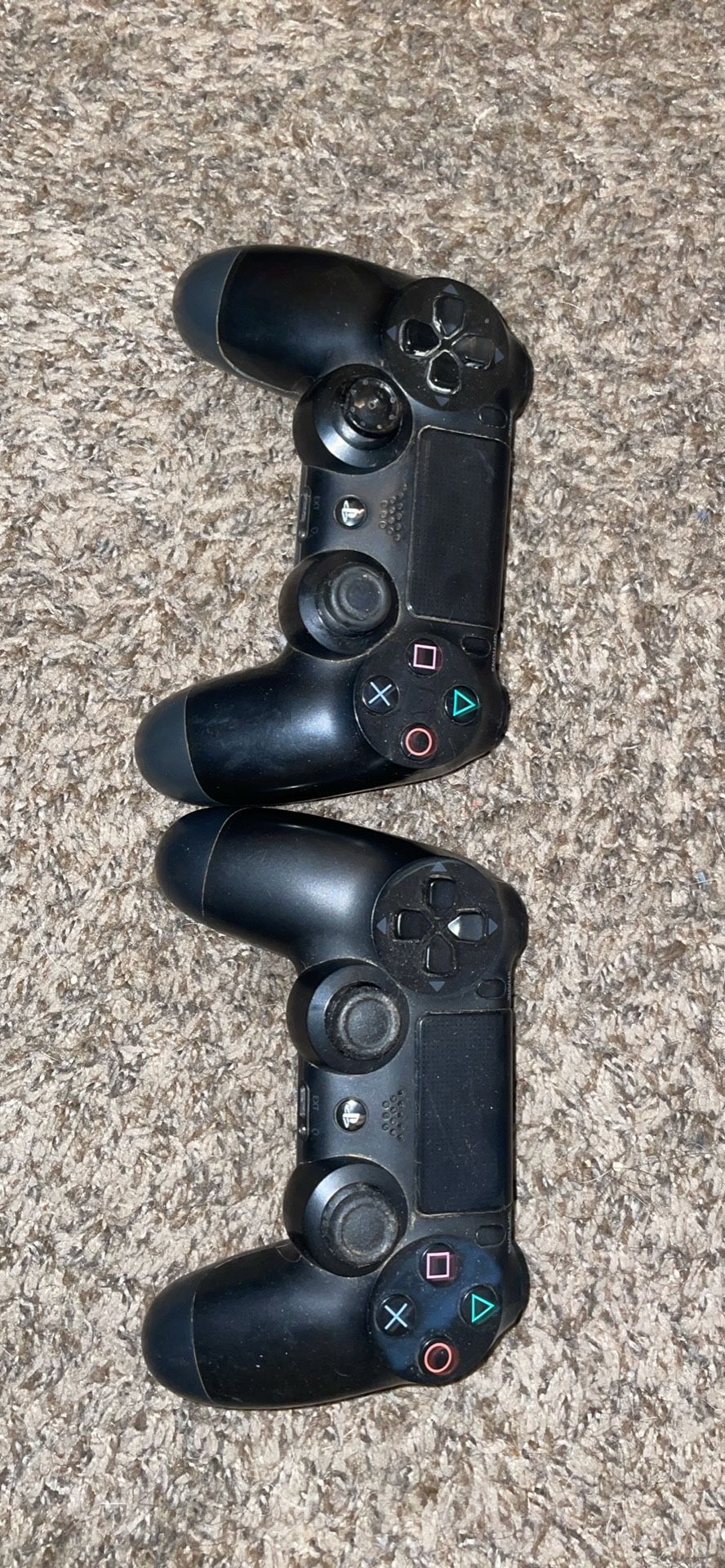 2 Playstation 4 Controllers