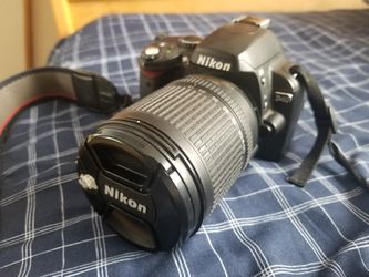 Nikon D40 DSLR Camera, with lense & battery