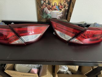 Tail Light Set For Chrysler