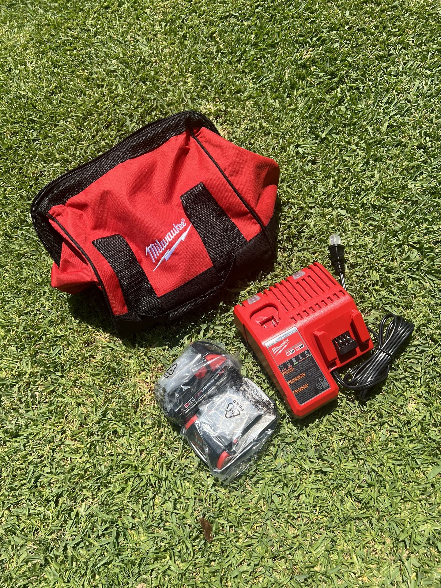 MIKWAUKEE 2.0 BATTERIES + CHARGER