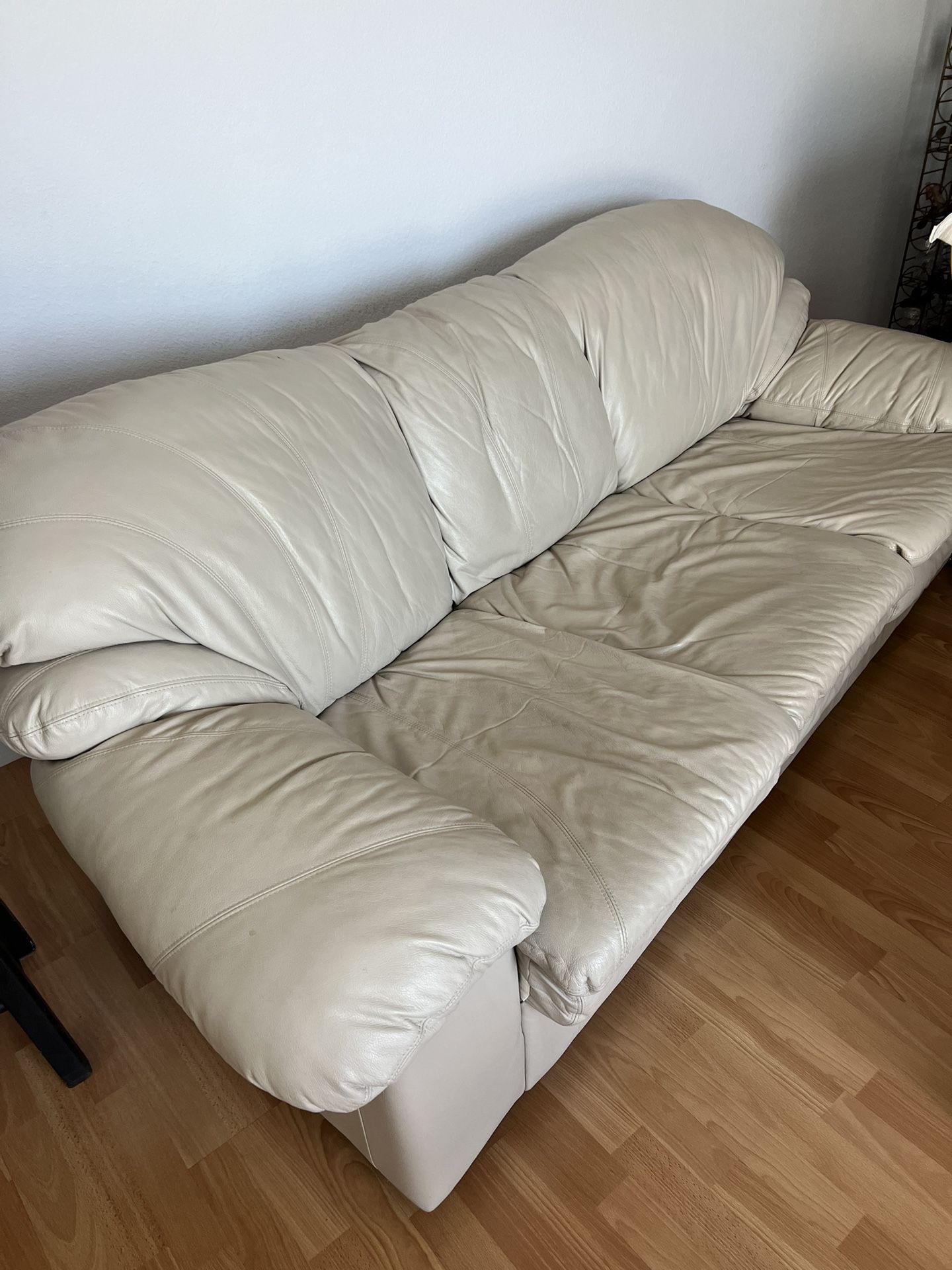 Beige Italian high grade Leather Sofa/couch