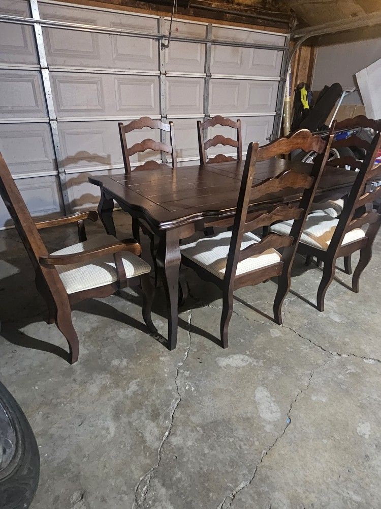 Kitchen Table + 6 Chairs 