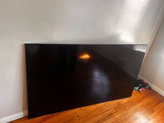 Flatscreen tv with wall mount screen fading FREE