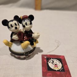 "Midwest  Of Cannon Falls "/Disney *MICKEY & MINNIE "retired" Valentine  porcelain  hinged trinket  box. 