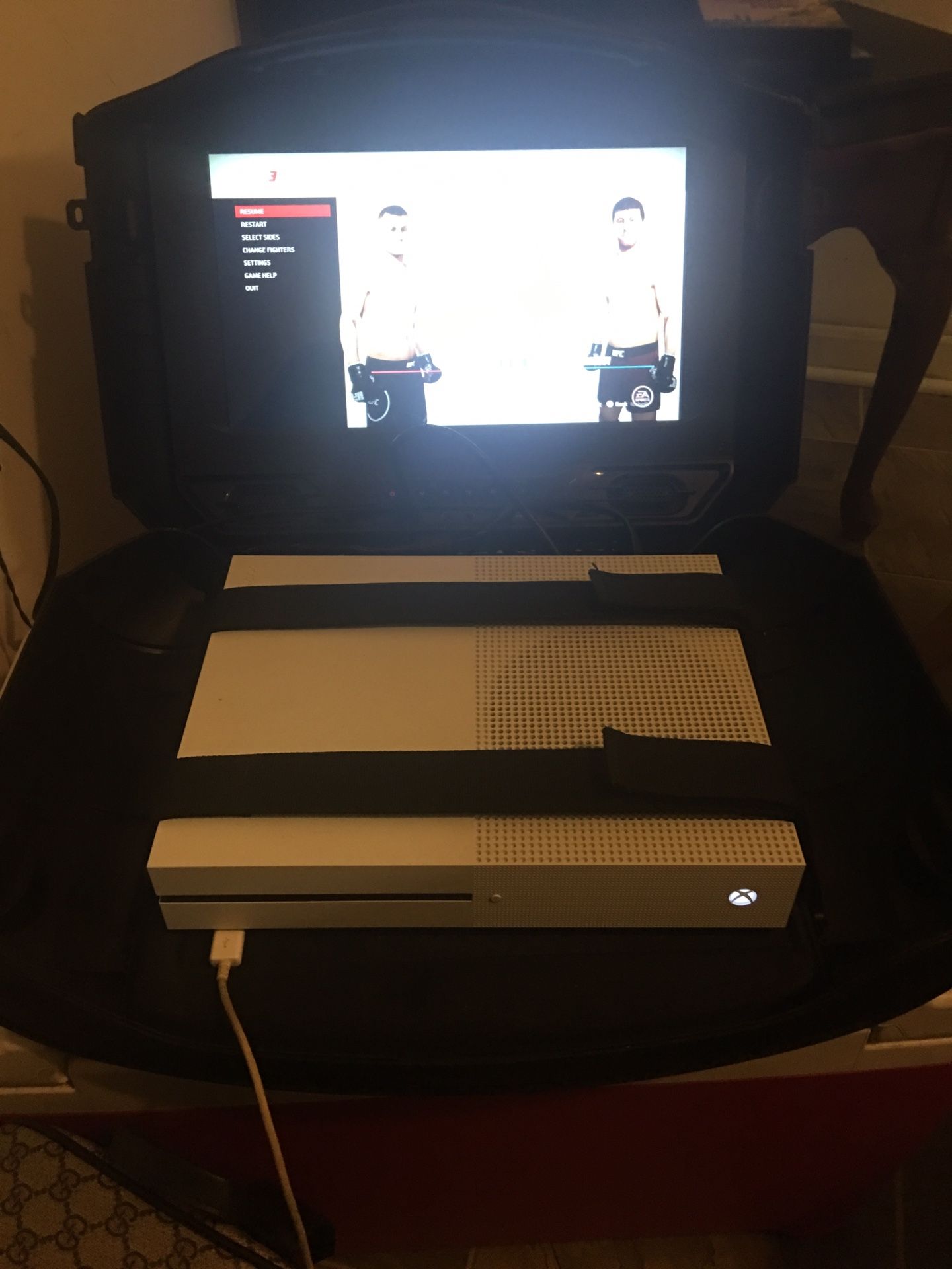 1tb xbox one s with portable Tv case