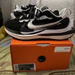 Nike waffle sacai black and white