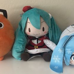 Plushies From Chainsaw Man and Hatsune Miku 20$ each