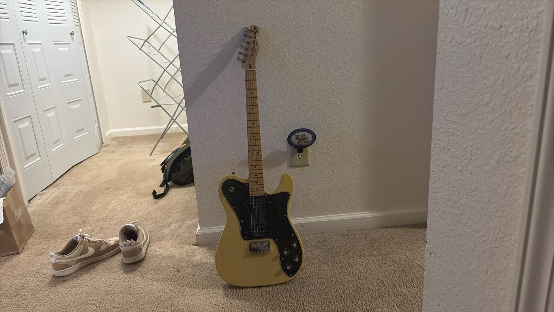 Fender Squire Cream