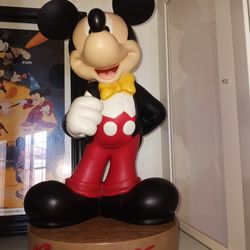 Collectables Mickey And Dopey with base.