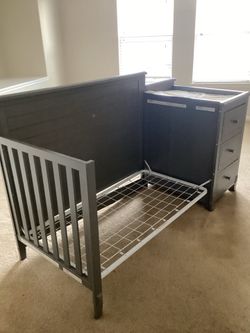 Baby Bed/   Please reply asap