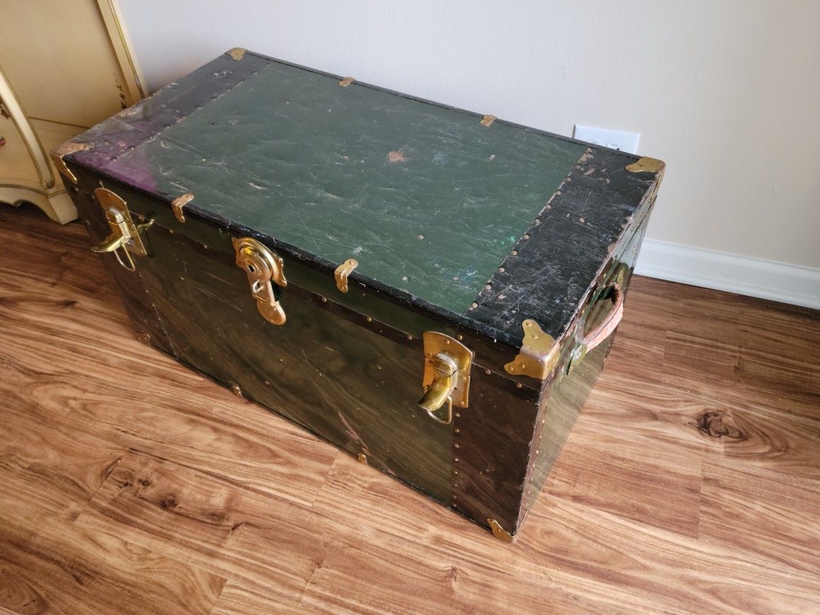 Antique Metal Steamer Trunk 34×17 H 18 1/2